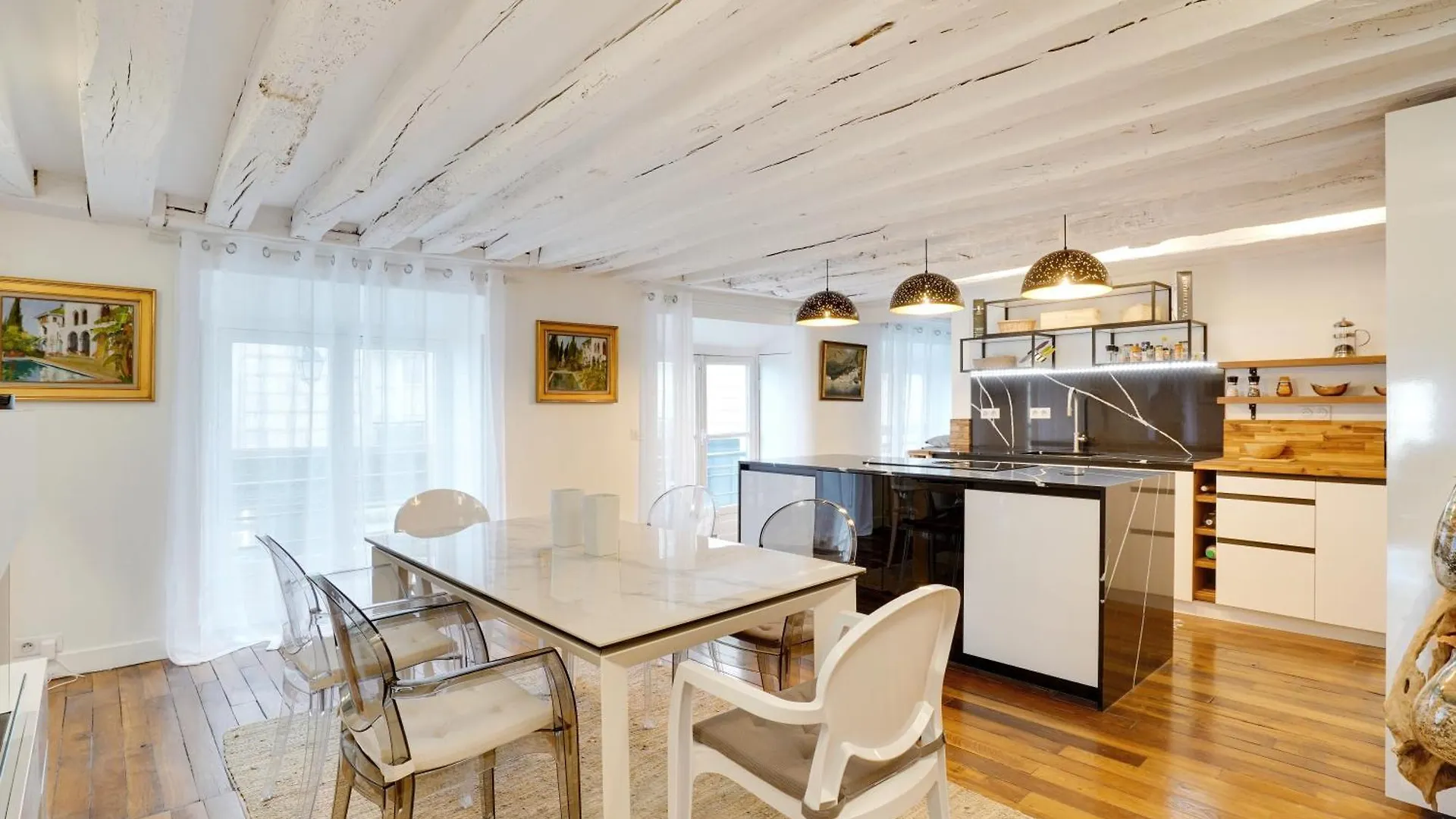 Voltaire - Saint Germain Apartment